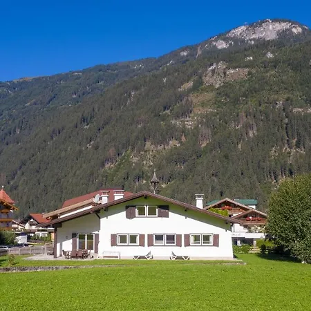 Ahorn Chalet *