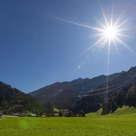 枫小木屋酒店 *